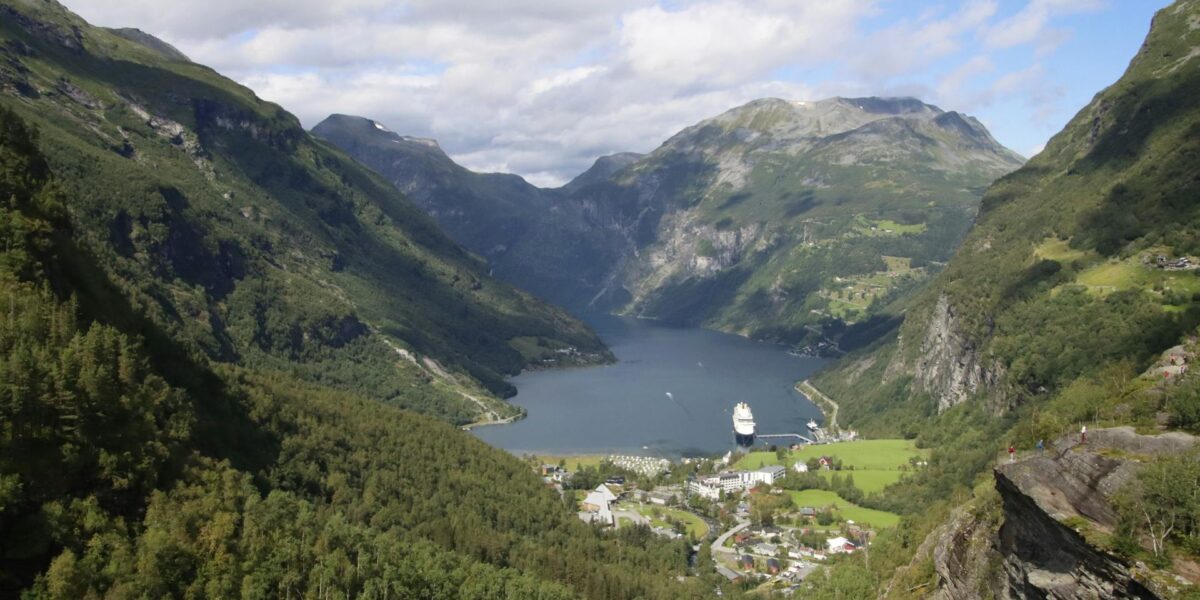 Le Geirangerfjord vu depuis le belvédère de Flydalsjuvet