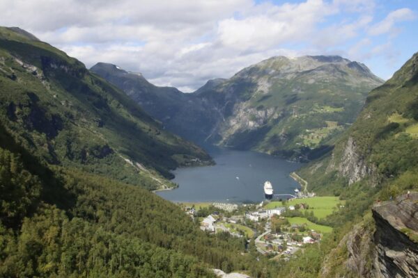 Le Geirangerfjord vu depuis le belvédère de Flydalsjuvet